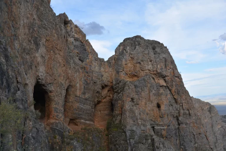 21. Кызыл-Куй - красные пещеры