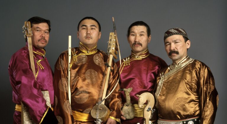 Huun-Huur-Tu-offiziell_cropsmall